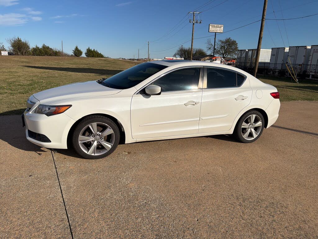 2014 Acura ILX 2.0L FWD with Premium Package