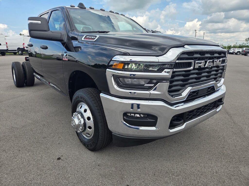 2025 RAM 3500 Chassis Tradesman Crew Cab LB DRW RWD