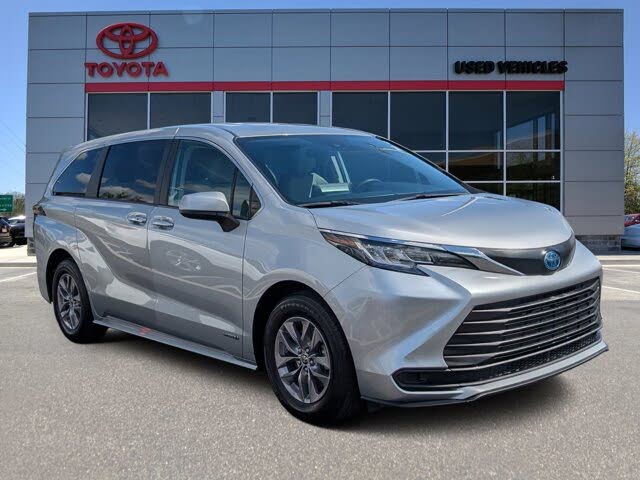 2021 Toyota Sienna LE 8-Passenger FWD