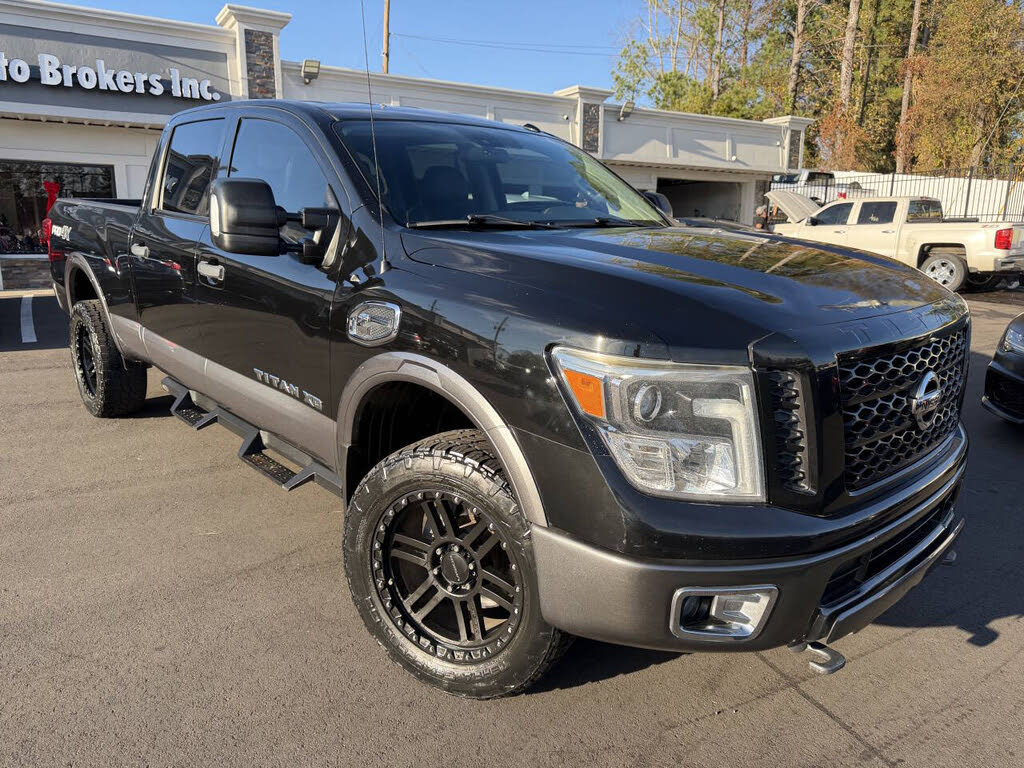 2017 Nissan Titan XD SL Crew Cab 4WD