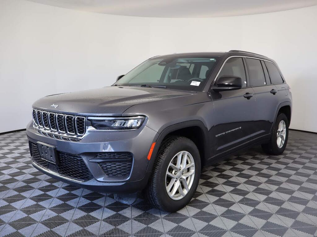 2023 Jeep Grand Cherokee Laredo RWD