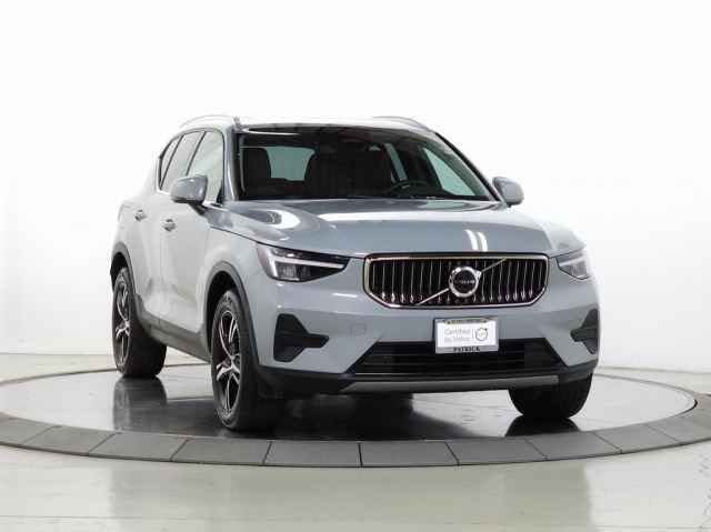 2025 Volvo XC40 B5 Core Bright Theme AWD