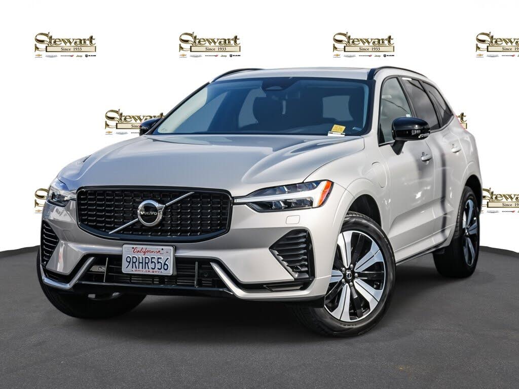 2025 Volvo XC60 Recharge T8 Core Dark Theme eAWD