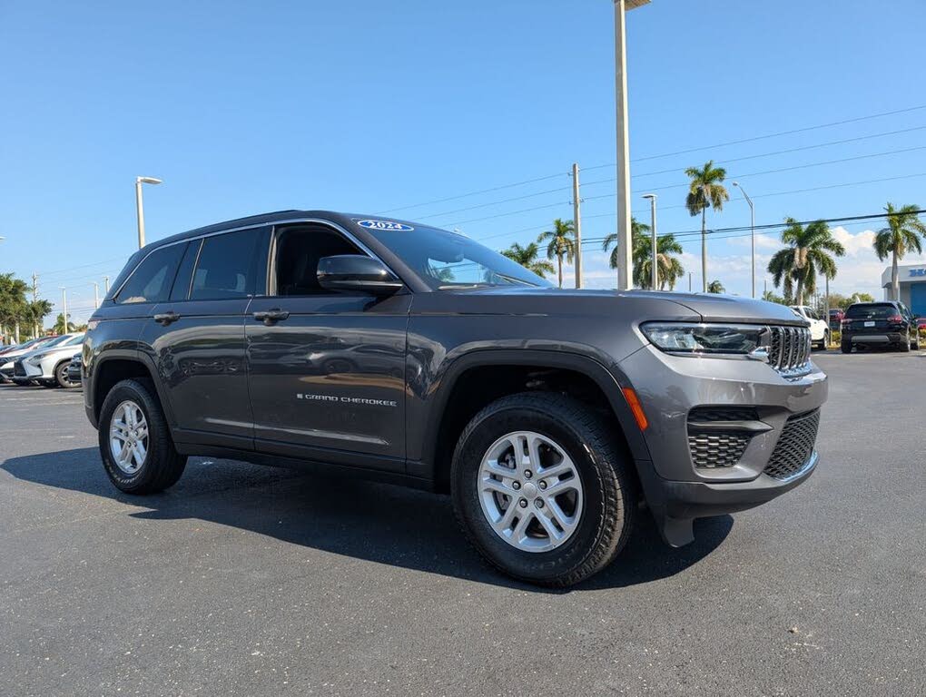 2024 Jeep Grand Cherokee Laredo RWD