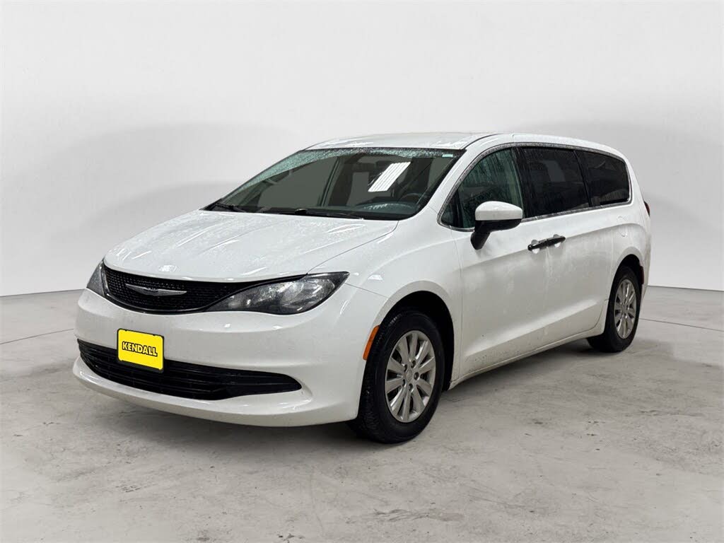 2020 Chrysler Voyager L FWD