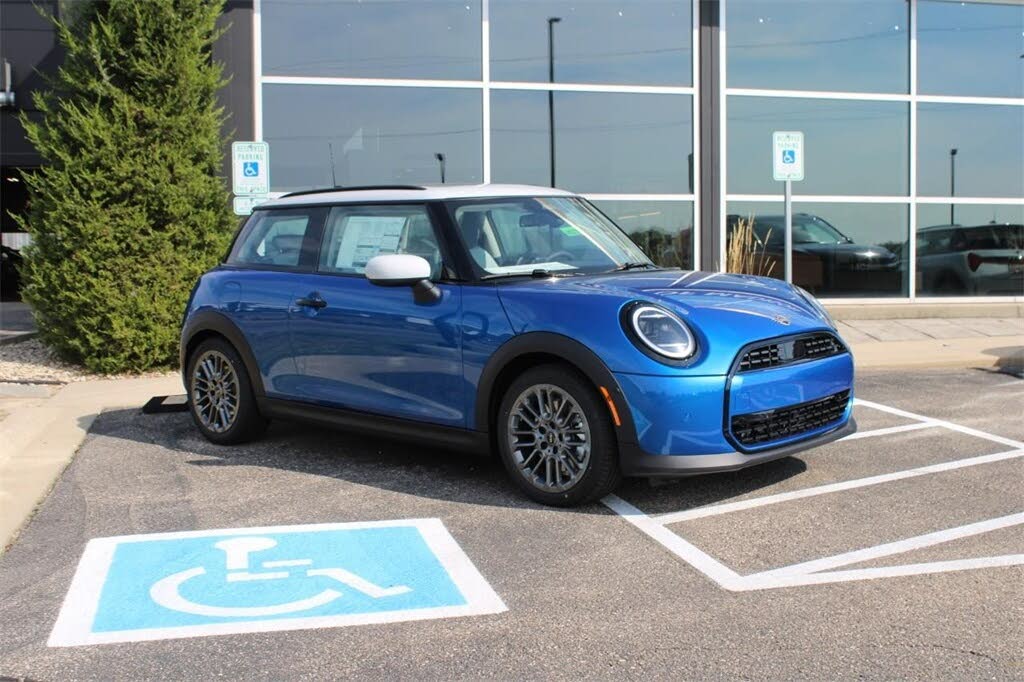 2025 MINI Cooper Signature Trim 2-door Hatchback