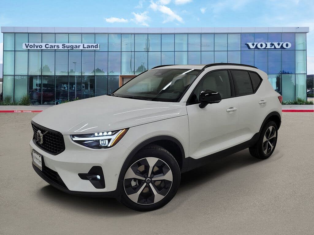 2026 Volvo XC40 B5 Plus AWD