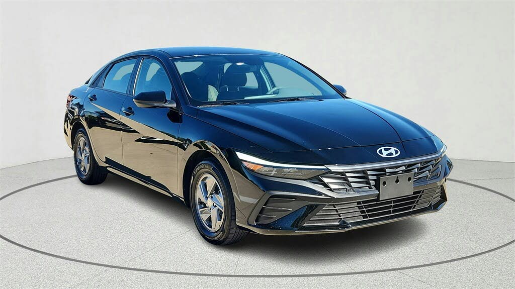 2025 Hyundai Elantra SE FWD