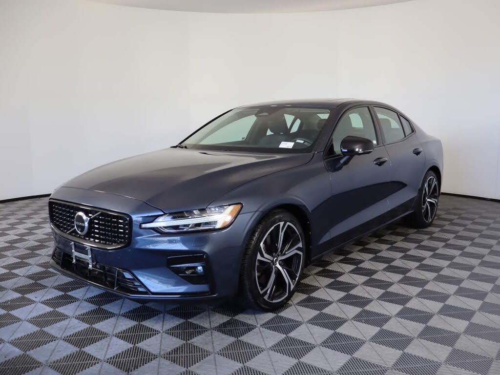 2024 Volvo S60 B5 Plus Dark Theme FWD