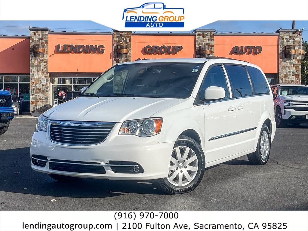 2016 Chrysler Town & Country Touring FWD