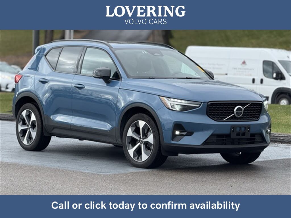 2025 Volvo XC40 B5 Plus Dark Theme AWD