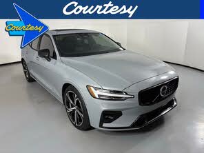 Volvo S60 B5 Plus Dark Theme AWD