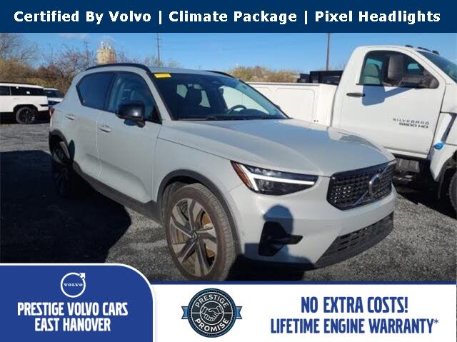 2025 Volvo XC40 B5 Plus Dark Theme AWD