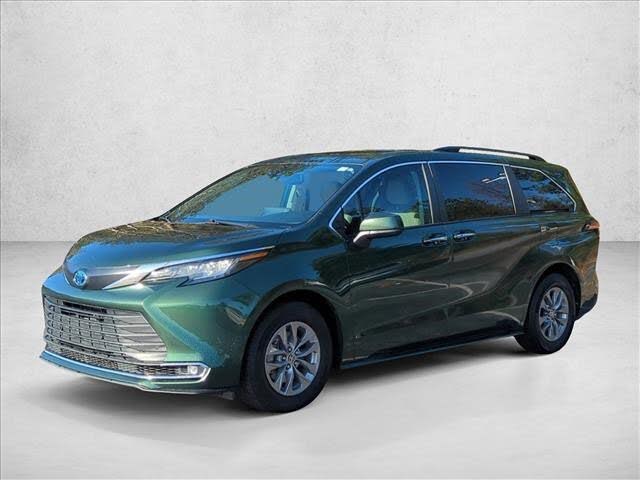 2022 Toyota Sienna XLE 7-Passenger FWD
