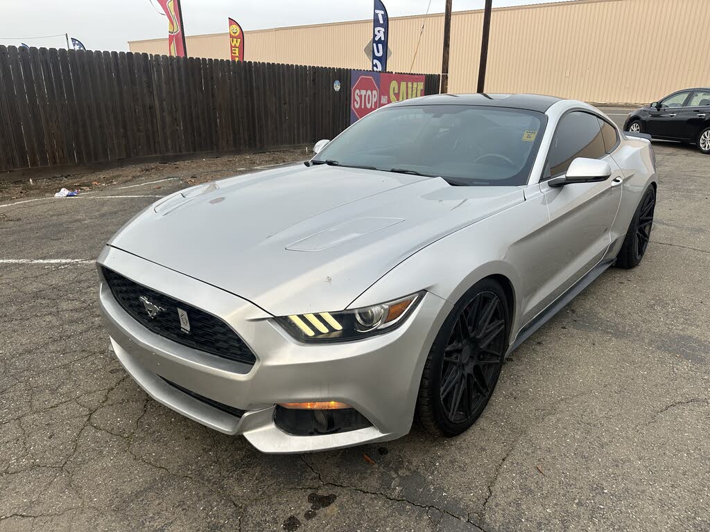 2015 Ford Mustang EcoBoost Premium Coupe RWD