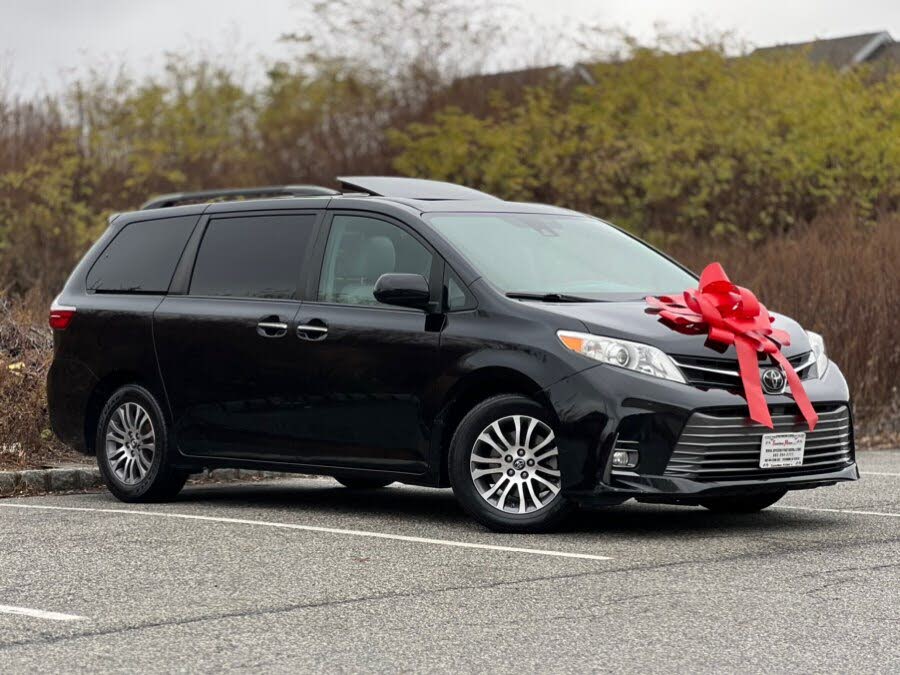 2018 Toyota Sienna XLE 8-Passenger FWD