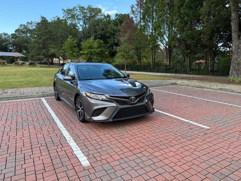 2020 Toyota Camry SE FWD
