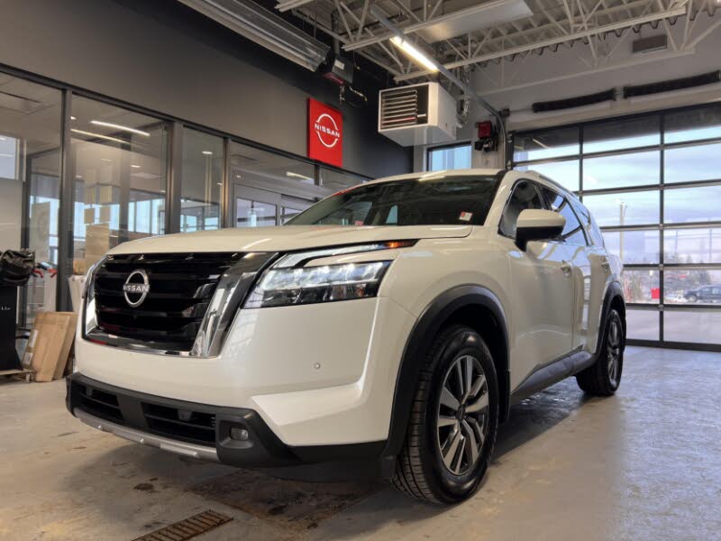 2023 Nissan Pathfinder SL 4WD