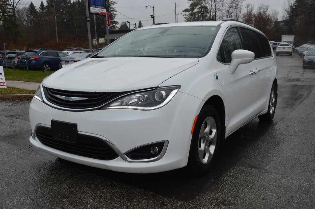 2017 Chrysler Pacifica Hybrid Touring Plus FWD