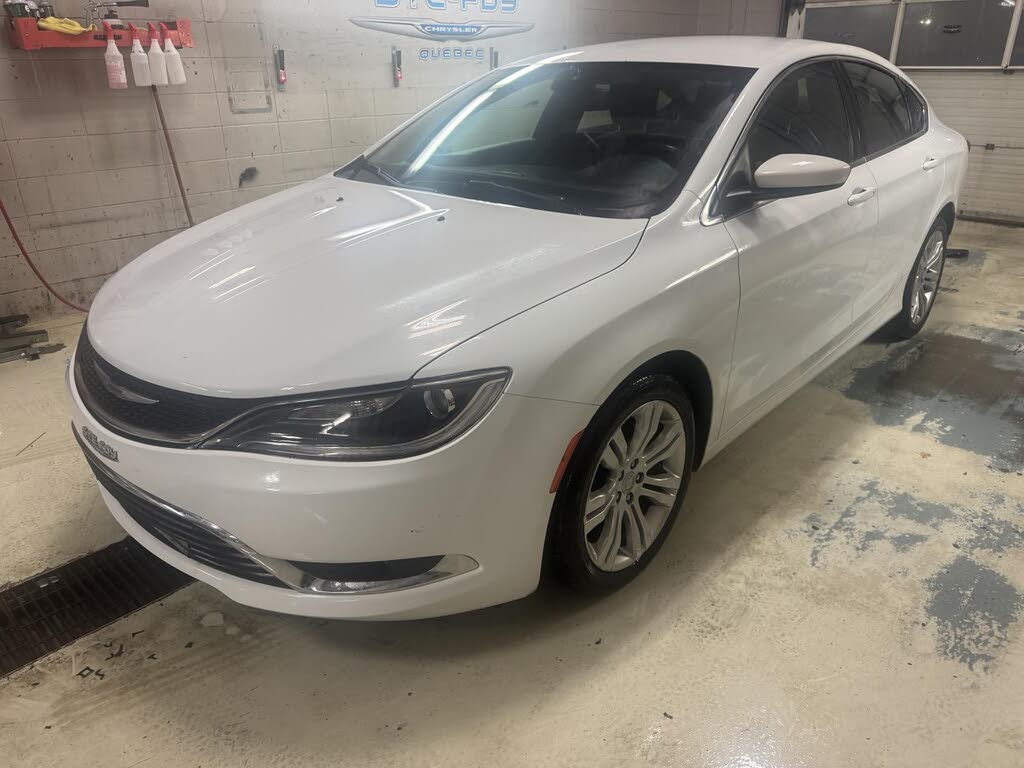 2015 Chrysler 200 Limited Sedan FWD