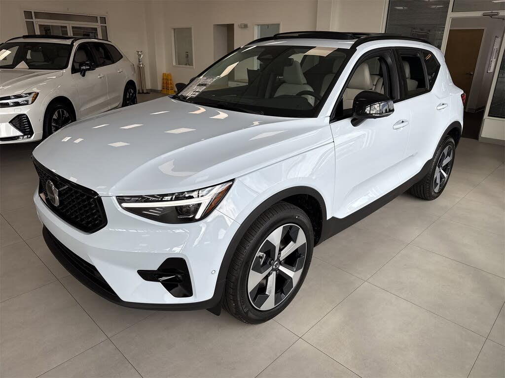 2026 Volvo XC40 B5 Plus AWD