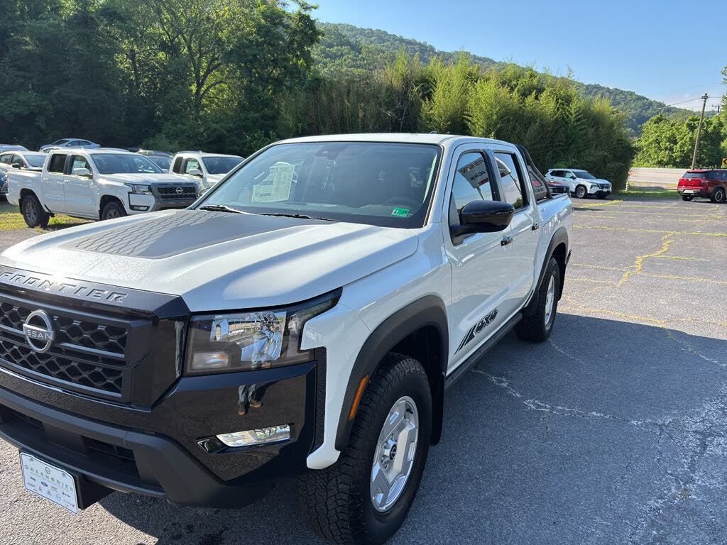 2024 Nissan Frontier SV Crew Cab 4WD