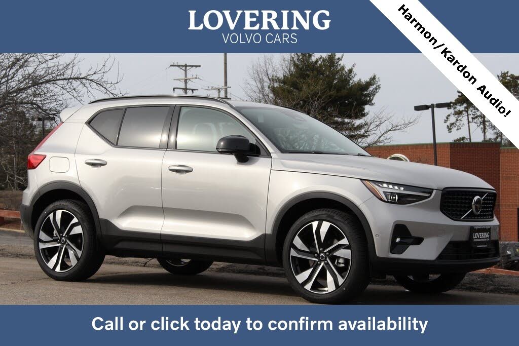 2025 Volvo XC40 B5 Plus Dark Theme AWD