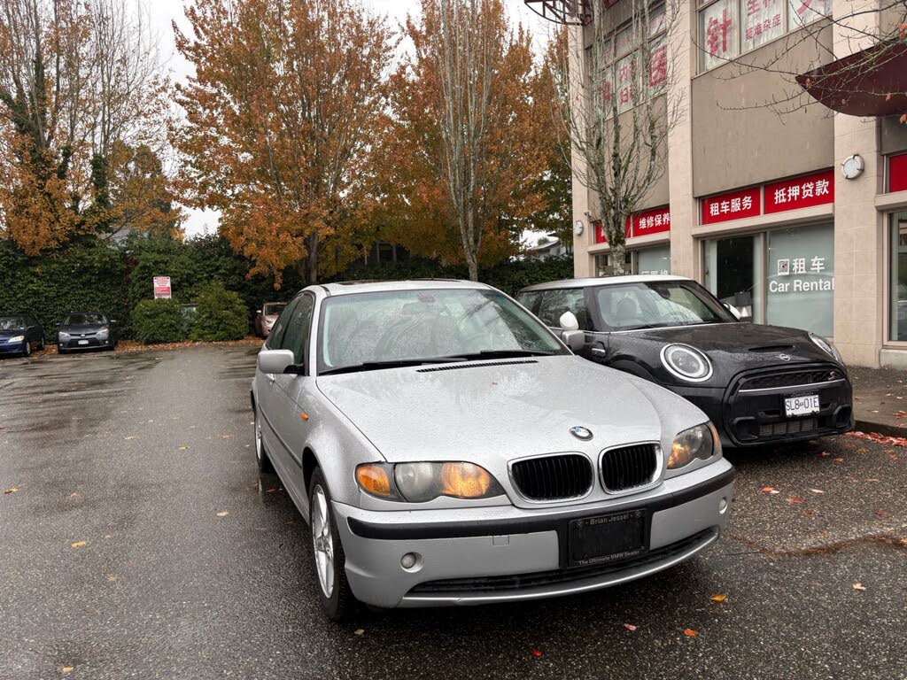 2003 BMW 3 Series 320i Sedan RWD