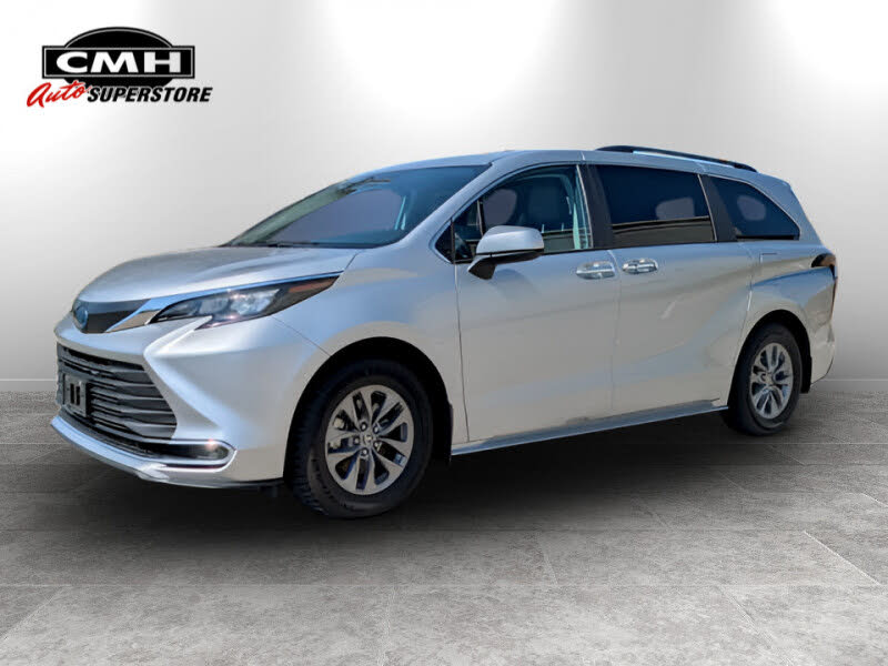 2024 Toyota Sienna XLE 8-Passenger FWD