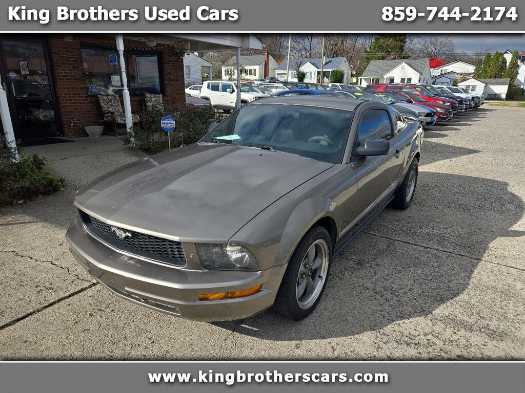 2005 Ford Mustang V6 Premium Coupe RWD