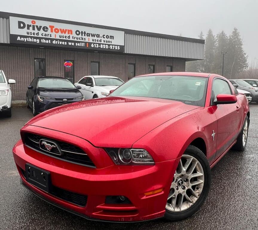 2013 Ford Mustang V6 Premium Coupe RWD