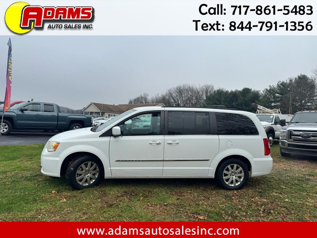 2014 Chrysler Town & Country Touring FWD
