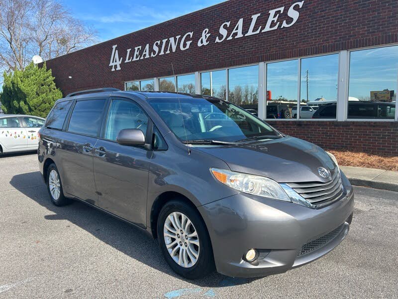 2014 Toyota Sienna XLE 8-Passenger FWD
