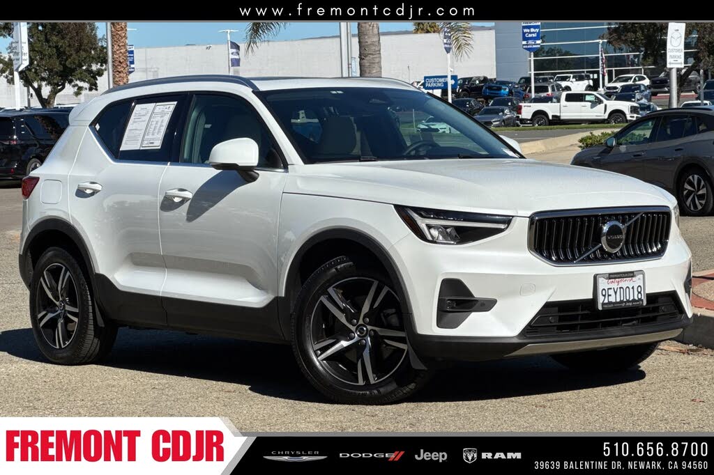 2023 Volvo XC40 B5 Plus Bright Theme AWD