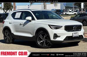 Volvo XC40 B5 Plus Bright Theme AWD
