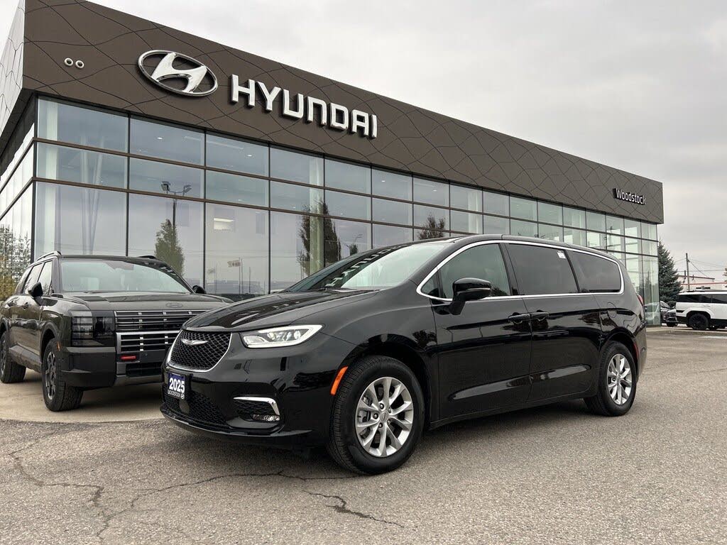 2025 Chrysler Pacifica Select AWD