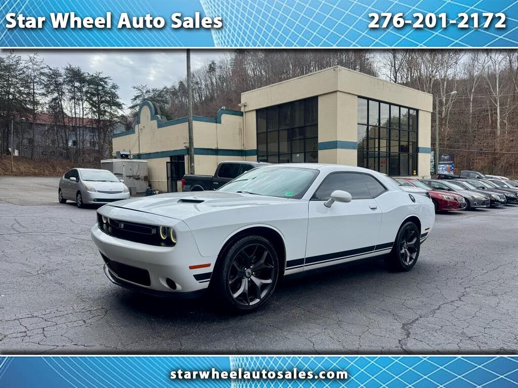 2017 Dodge Challenger SXT RWD