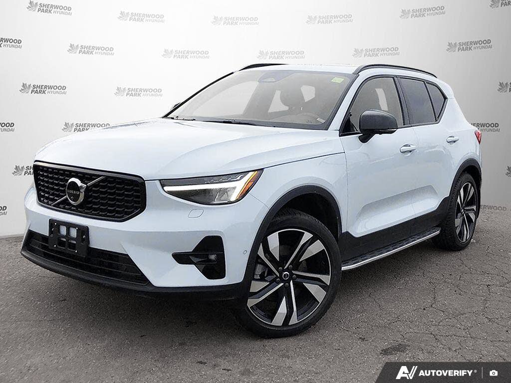 Volvo XC40 B5 Plus Dark Theme AWD 2025