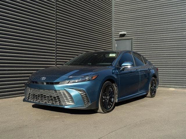 2025 Toyota Camry SE FWD