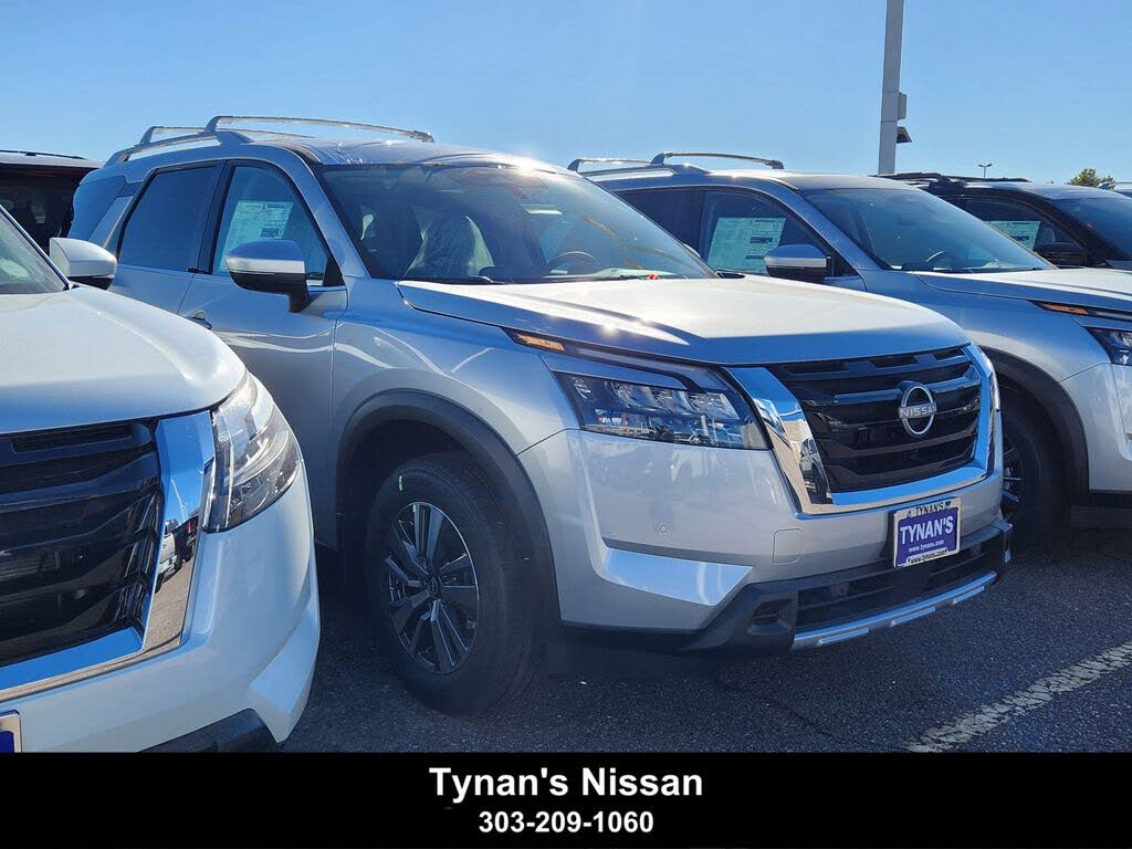 2025 Nissan Pathfinder SL 4WD
