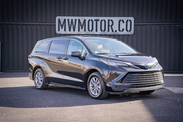2024 Toyota Sienna LE 8-Passenger FWD