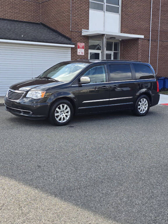 2011 Chrysler Town & Country Touring-L FWD