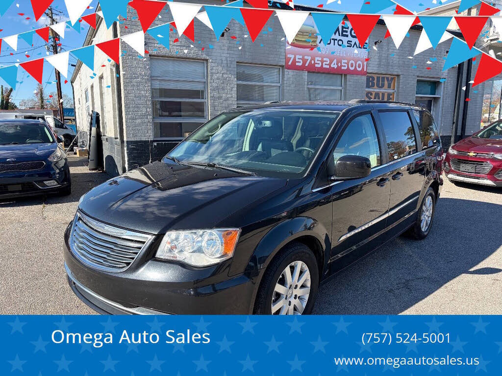 2016 Chrysler Town & Country Touring FWD