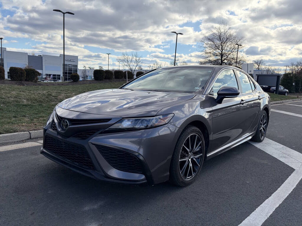 2024 Toyota Camry SE FWD