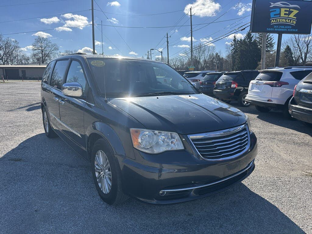 2013 Chrysler Town & Country Touring-L FWD