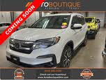 Honda Pilot Touring AWD with Rear Captains Chairs