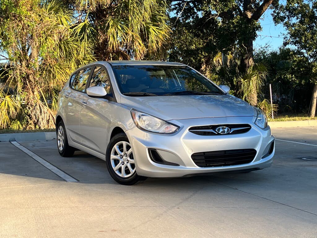 2014 Hyundai Accent GS 4-Door Hatchback FWD