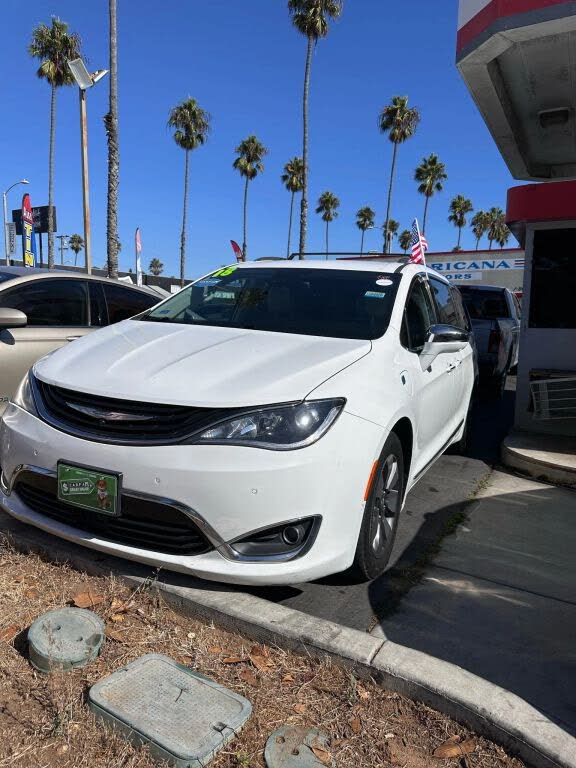 2018 Chrysler Pacifica Hybrid Limited FWD