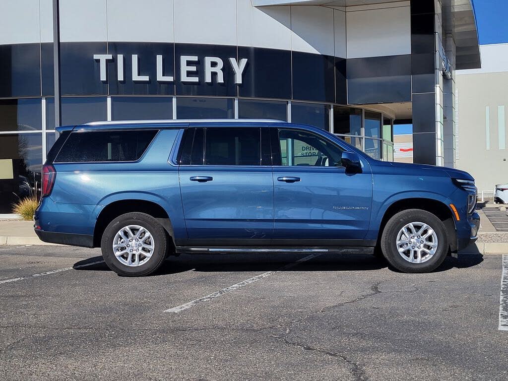 2025 Chevrolet Suburban LT 4WD