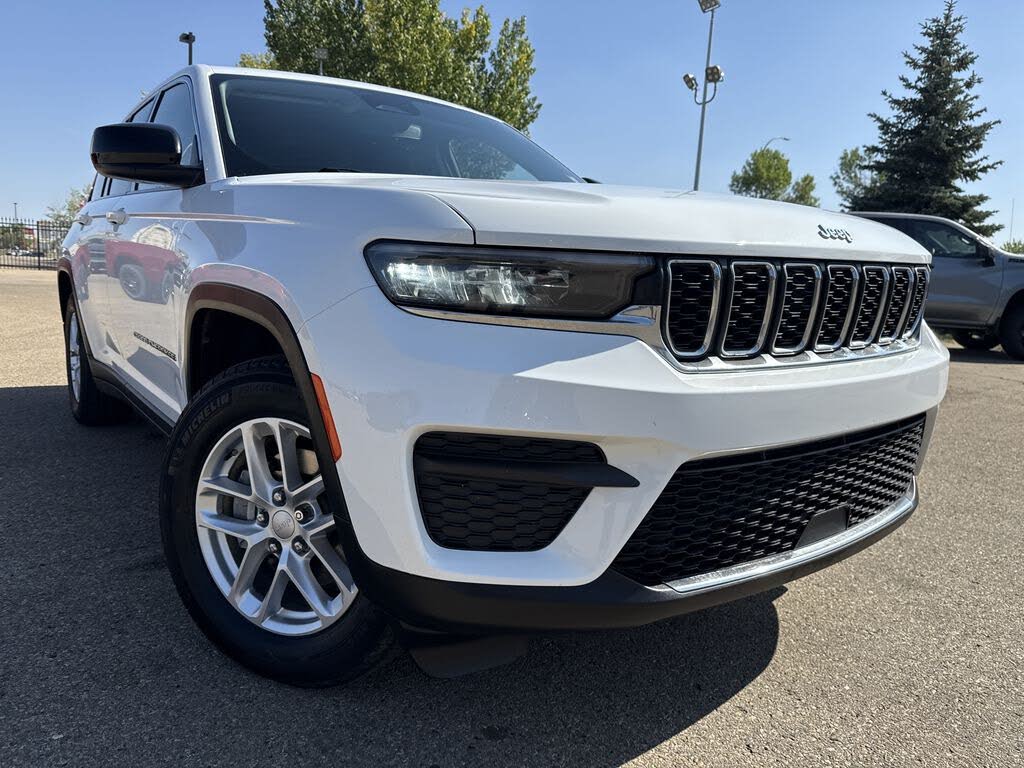 2022 Jeep Grand Cherokee Laredo 4WD